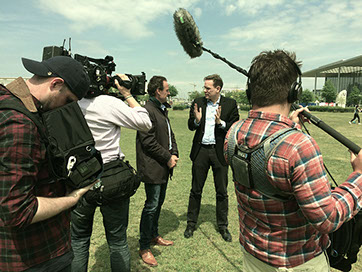 News Fixer Lars von Lennep brought the camera crew to the Reichstag in Berlin